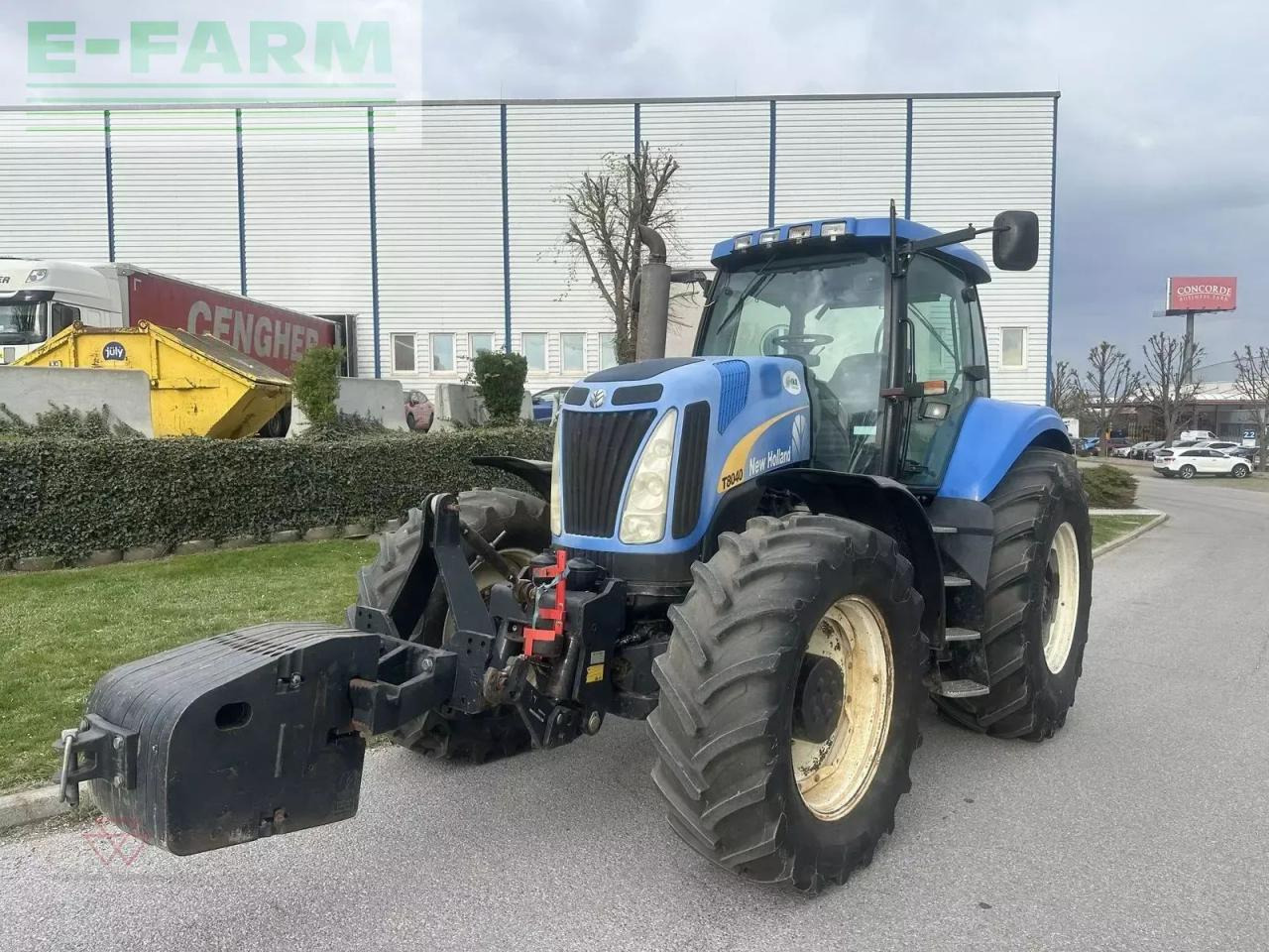 New Holland t8040 - Трактор: фото 1 New Holland t8040 - Трактор: фото 1
