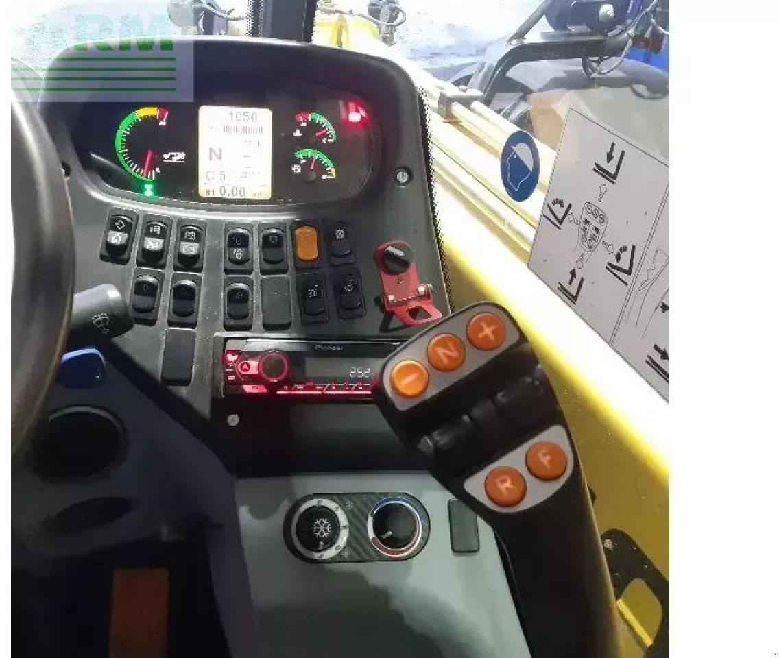 Телескопический погрузчик New Holland th7.42: фото 8 Телескопический погрузчик New Holland th7.42: фото 8