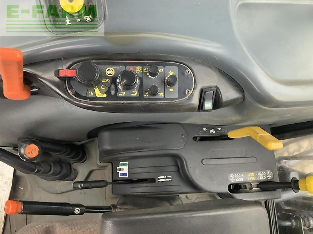 New Holland tl 100 - Трактор: фото 5 New Holland tl 100 - Трактор: фото 5