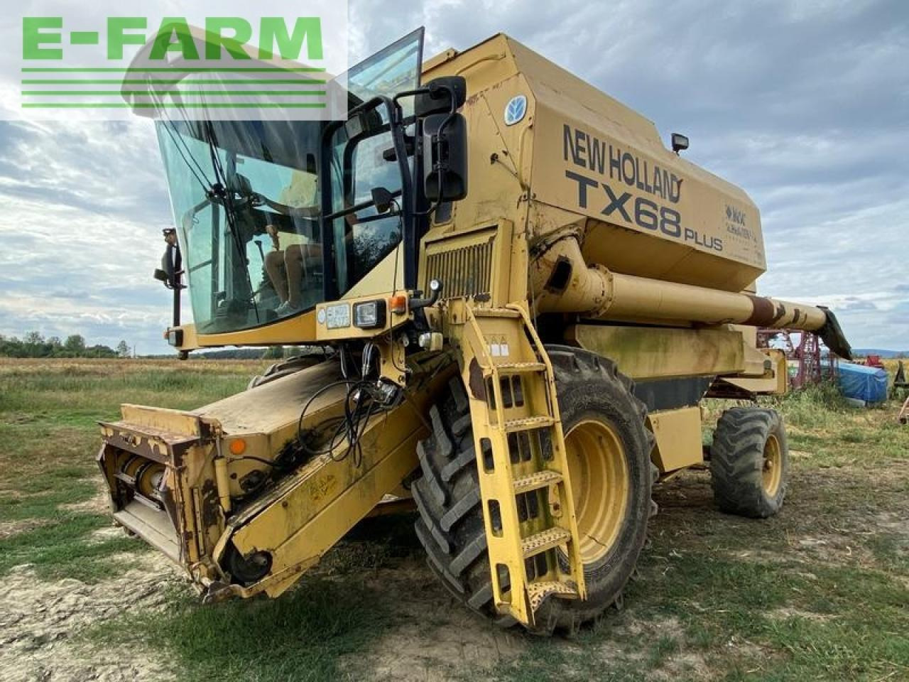 New Holland tx68 plus - Зерноуборочный комбайн: фото 1 New Holland tx68 plus - Зерноуборочный комбайн: фото 1