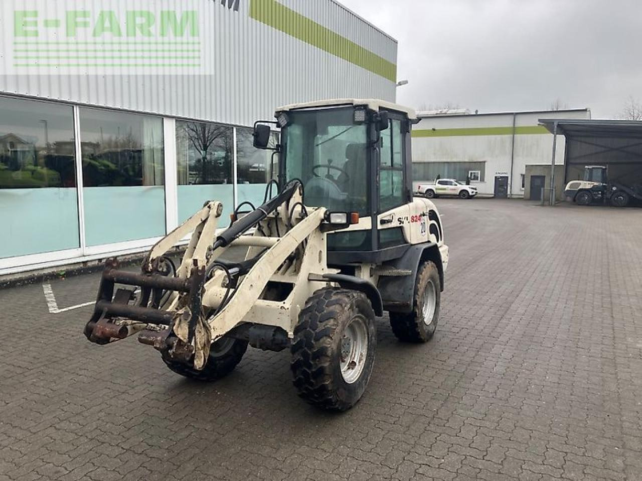 Schaeff skl 824 - Мини-экскаватор: фото 4 Schaeff skl 824 - Мини-экскаватор: фото 4