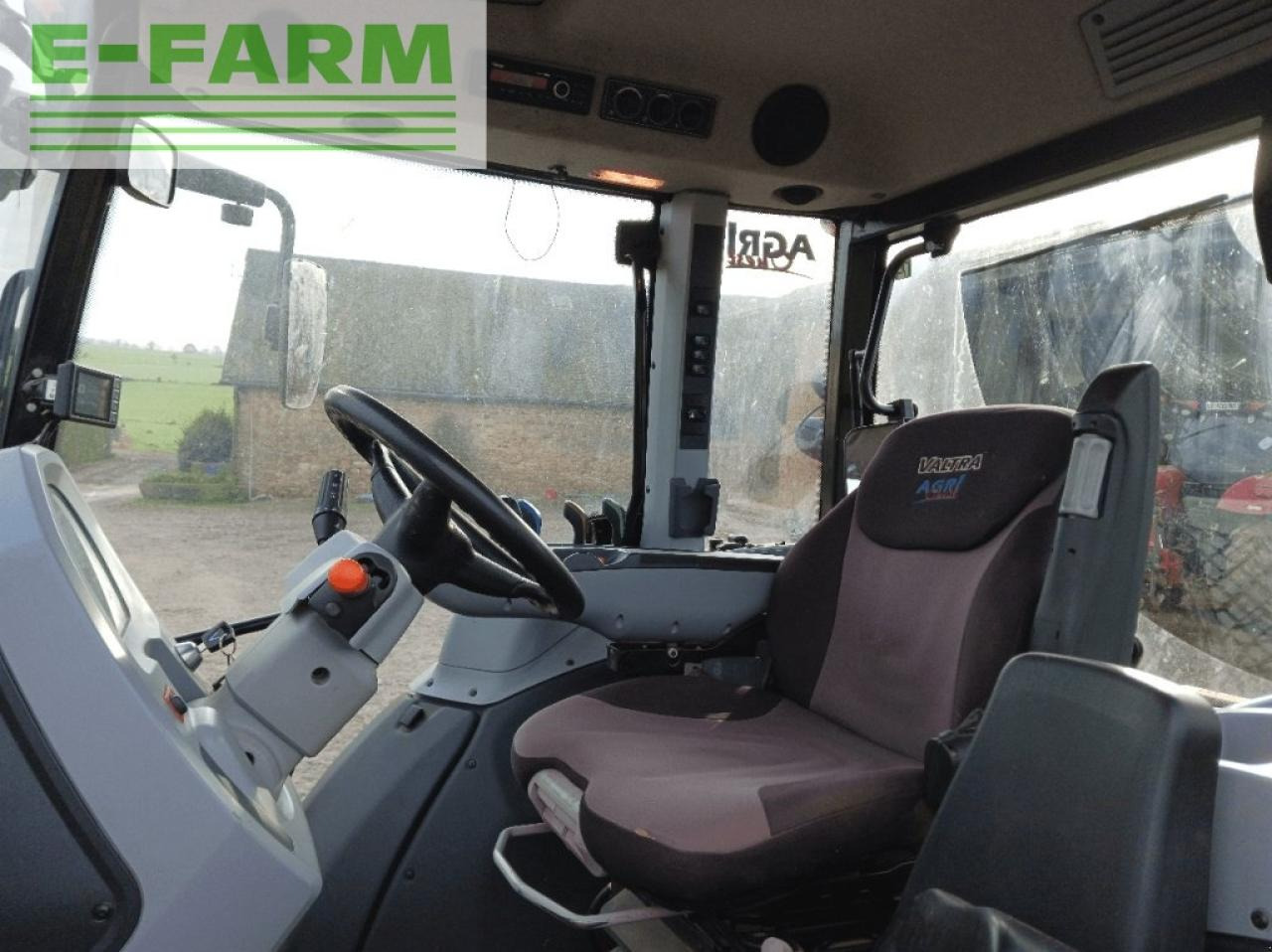 Valtra g105h - Трактор: фото 4 Valtra g105h - Трактор: фото 4