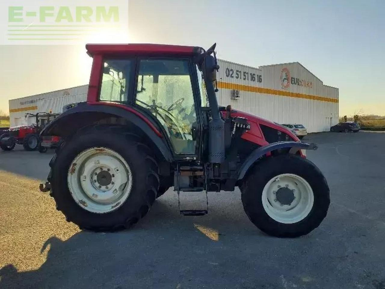 Valtra n103 - Трактор: фото 2 Valtra n103 - Трактор: фото 2