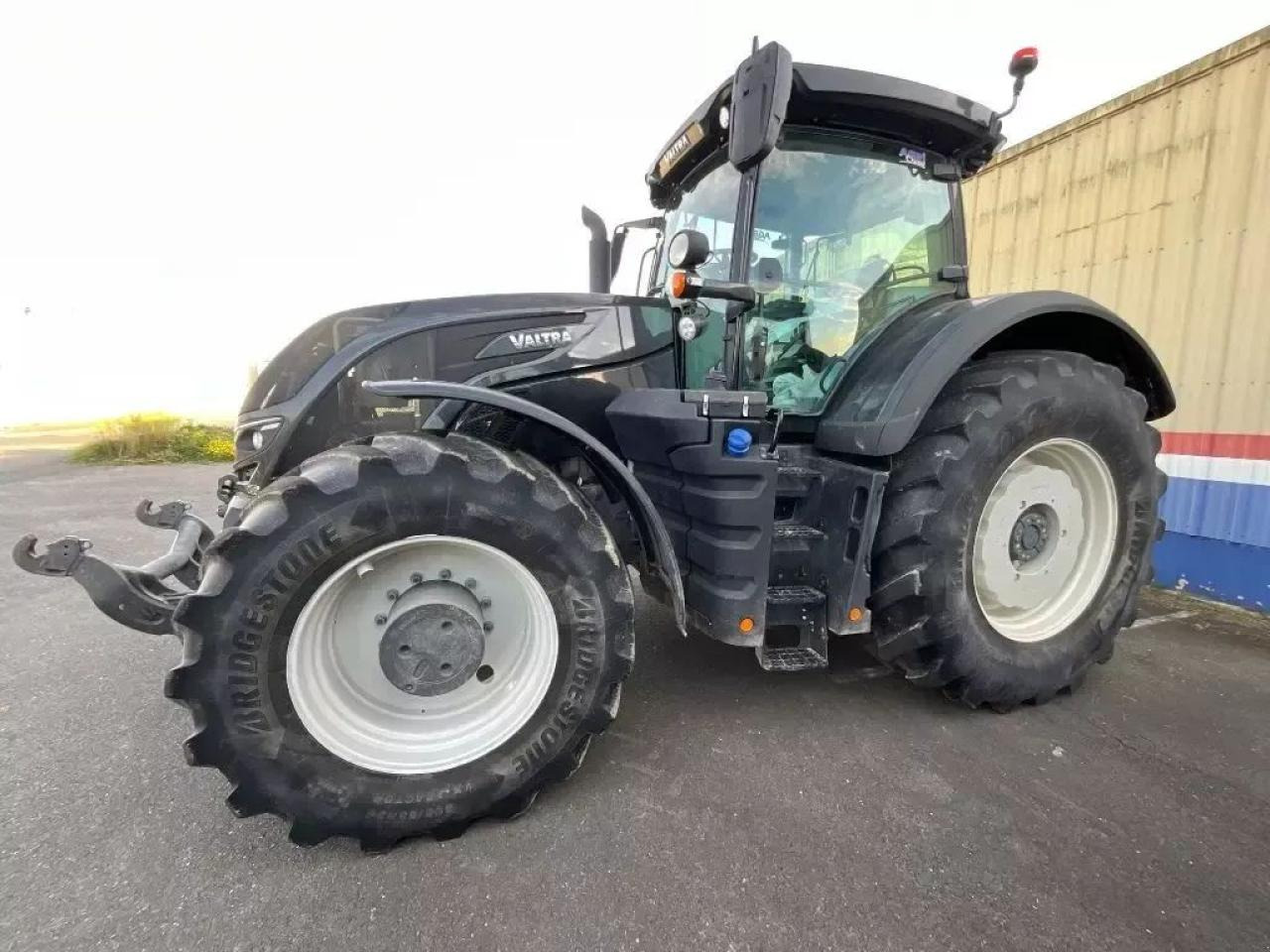 Valtra s324 - Трактор: фото 1 Valtra s324 - Трактор: фото 1