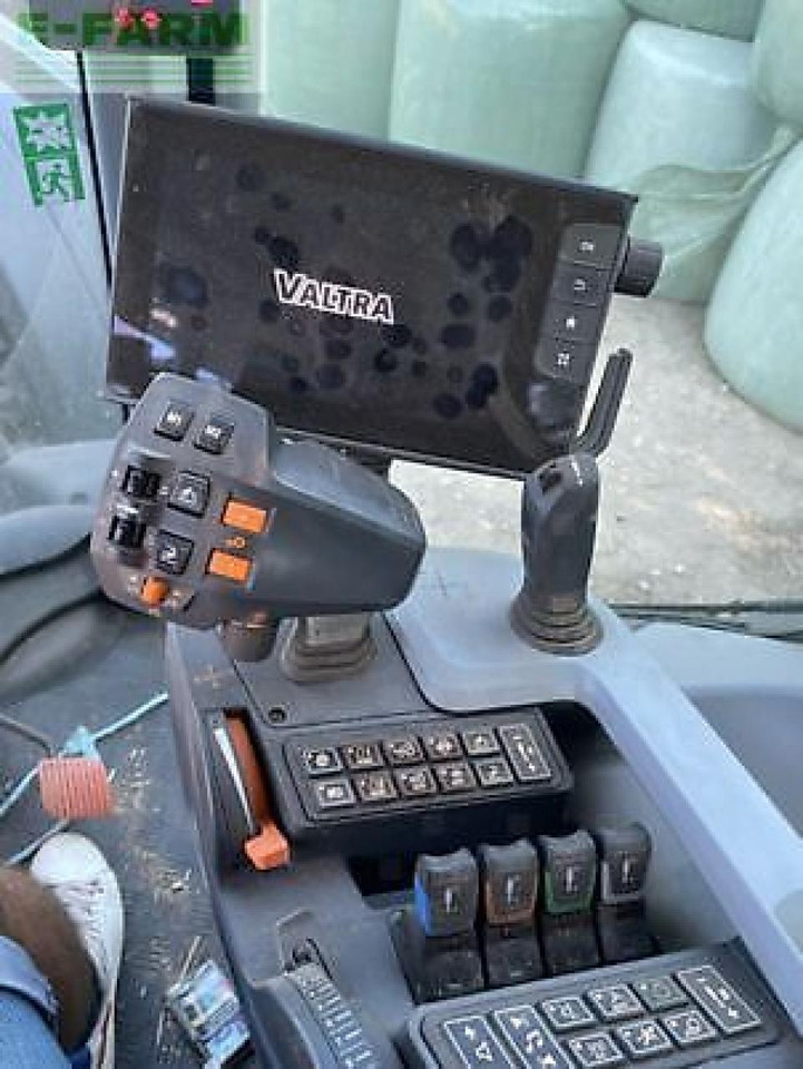 Valtra t235v - Трактор: фото 4 Valtra t235v - Трактор: фото 4