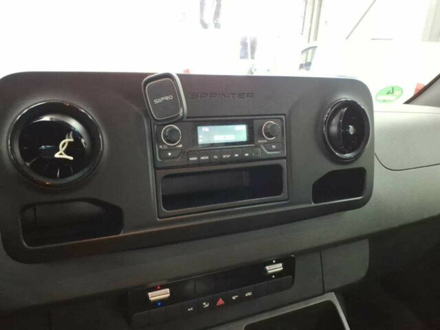 MERCEDES-BENZ eSprinter 312 Kasten FWD,Klima,Post Tür... - Цельнометаллический фургон, Электрический фургон: фото 2 MERCEDES-BENZ eSprinter 312 Kasten FWD,Klima,Post Tür... - Цельнометаллический фургон, Электрический фургон: фото 2