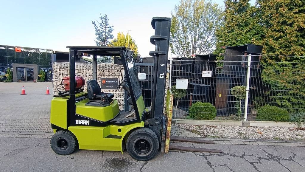 Clark CGP 25 Duplex, hydr. Seitenschieber, Hubhöhe 4,15 - Газовый погрузчик: фото 1 Clark CGP 25 Duplex, hydr. Seitenschieber, Hubhöhe 4,15 - Газовый погрузчик: фото 1