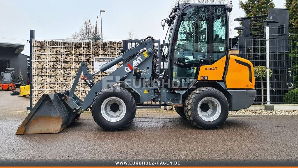 GiANT Radlader V452T, Bodenfräse, Mähwerk, Frontschaufel - Компактный фронтальный погрузчик: фото 1 GiANT Radlader V452T, Bodenfräse, Mähwerk, Frontschaufel - Компактный фронтальный погрузчик: фото 1