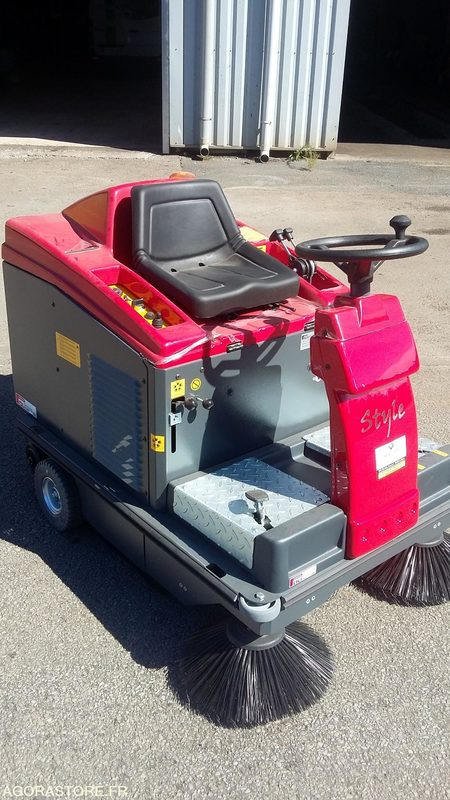 BALAYEUSE ELECTRIQUE A BATTERIES STYLE E70 - 2023 - Подметально-уборочная машина: фото 3 BALAYEUSE ELECTRIQUE A BATTERIES STYLE E70 - 2023 - Подметально-уборочная машина: фото 3