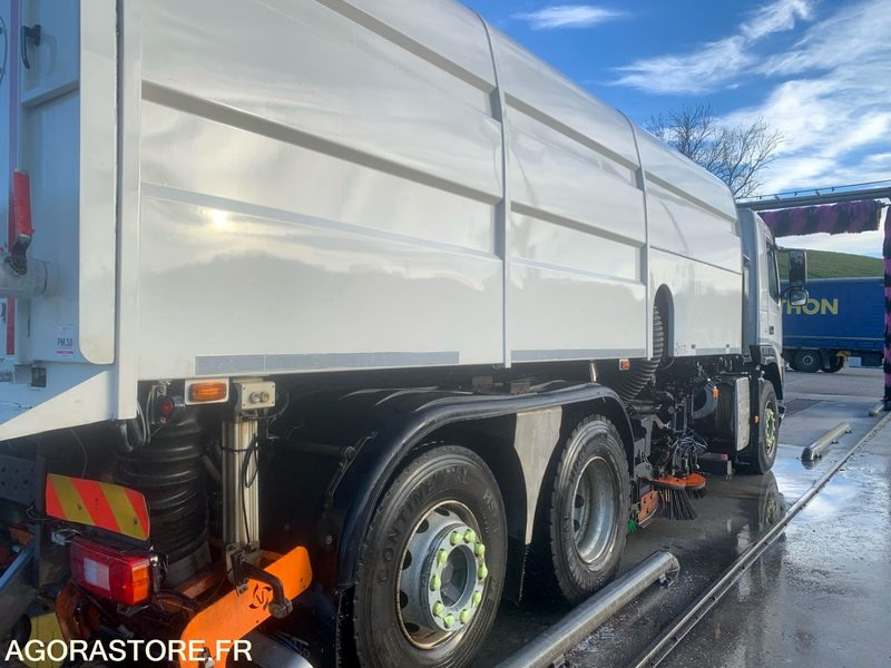 BALAYEUSE VOLVO BLANC 6 ROUES - ANNEE 2013 - 245000KMS - Подметально-уборочная машина: фото 4 BALAYEUSE VOLVO BLANC 6 ROUES - ANNEE 2013 - 245000KMS - Подметально-уборочная машина: фото 4