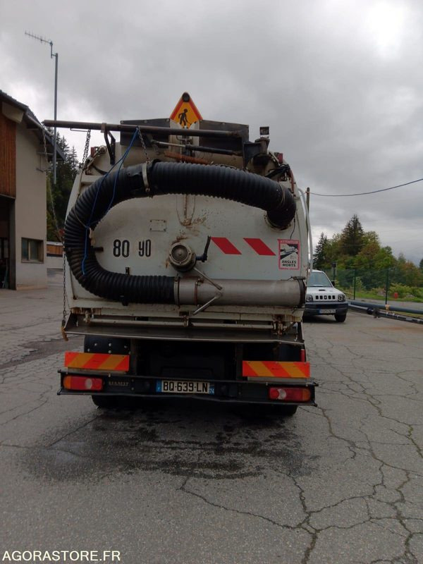 BALAYEUSE de Voiries- RENAULT MIDLUM 220 DXI avec aspiratrice EUROVOIRIE 3620h - Подметально-уборочная машина: фото 3 BALAYEUSE de Voiries- RENAULT MIDLUM 220 DXI avec aspiratrice EUROVOIRIE 3620h - Подметально-уборочная машина: фото 3