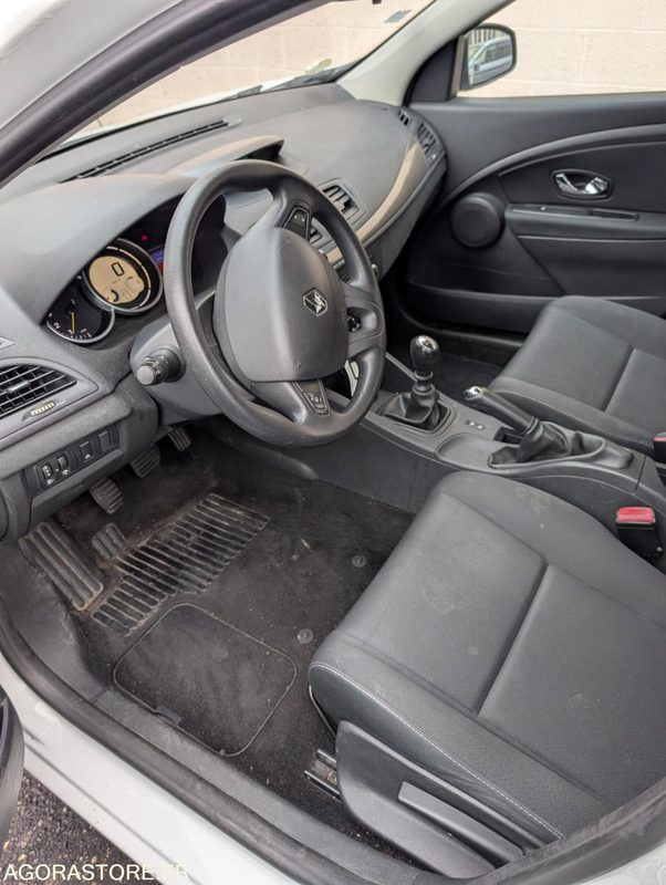 BERLINE MEGANE RENAULT 1.5 DCI BON ETAT 5 PLACES 200 010 KM - Легковой автомобиль: фото 2 BERLINE MEGANE RENAULT 1.5 DCI BON ETAT 5 PLACES 200 010 KM - Легковой автомобиль: фото 2
