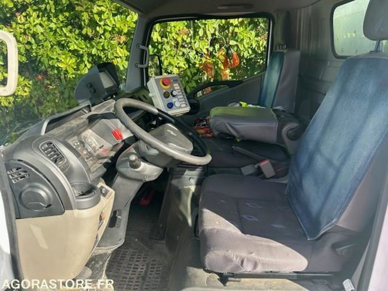 BOM 4.5t Renault Maxity - Мусоровоз: фото 5 BOM 4.5t Renault Maxity - Мусоровоз: фото 5