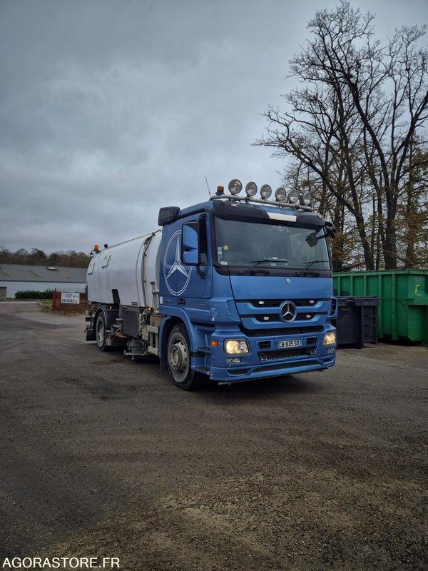 Balayeuse Eurovoirie Optifant 70 TA THP - 2012 - 242 000 heures - Подметально-уборочная машина: фото 2 Balayeuse Eurovoirie Optifant 70 TA THP - 2012 - 242 000 heures - Подметально-уборочная машина: фото 2