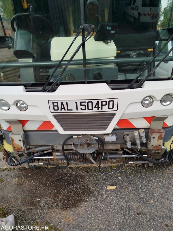 Balayeuse RAVO 540 XL + 3ème balai - Подметально-уборочная машина: фото 4 Balayeuse RAVO 540 XL + 3ème balai - Подметально-уборочная машина: фото 4