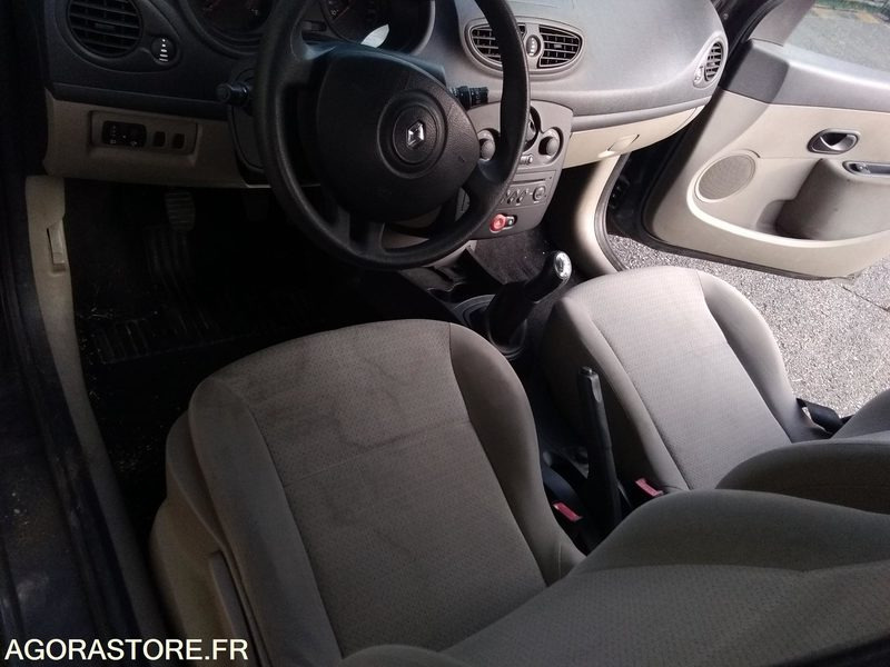 Clio 1.5 dci 1er main du 10.07.2007 131100kms type MRE5222EF558 - Легковой автомобиль: фото 4 Clio 1.5 dci 1er main du 10.07.2007 131100kms type MRE5222EF558 - Легковой автомобиль: фото 4