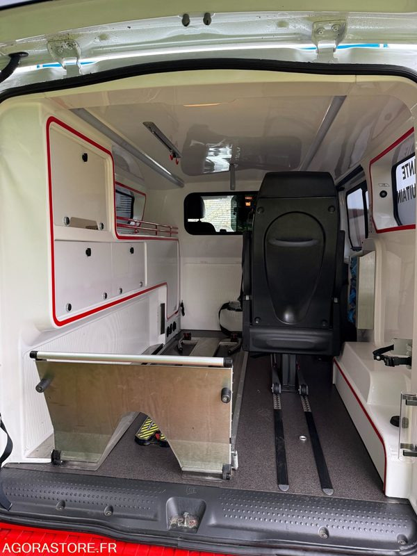 FF-800-VF - Roulant - RENAULT TRAFIC - VASP - CG KS - 337 746 Kms - Машина скорой помощи: фото 5 FF-800-VF - Roulant - RENAULT TRAFIC - VASP - CG KS - 337 746 Kms - Машина скорой помощи: фото 5