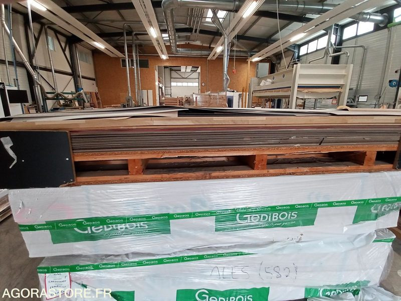 Feuilles de stratifié EGGER et POLYREY - Инструмент/ Оборудование: фото 2 Feuilles de stratifié EGGER et POLYREY - Инструмент/ Оборудование: фото 2