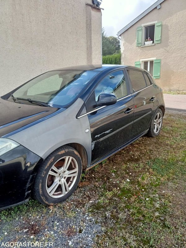 Fiat bravo 1 er mise en circulation 2010 - Легковой автомобиль: фото 3 Fiat bravo 1 er mise en circulation 2010 - Легковой автомобиль: фото 3