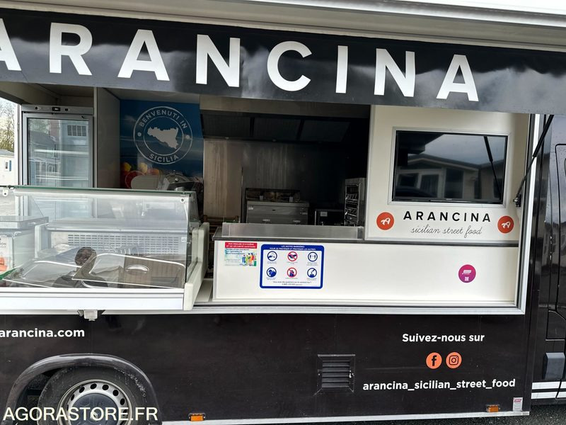 Foodtruck tout équipé - Торговый грузовик: фото 1 Foodtruck tout équipé - Торговый грузовик: фото 1