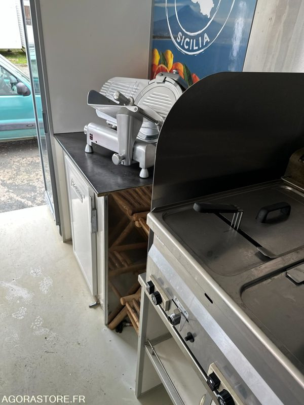 Foodtruck tout équipé - Торговый грузовик: фото 3 Foodtruck tout équipé - Торговый грузовик: фото 3