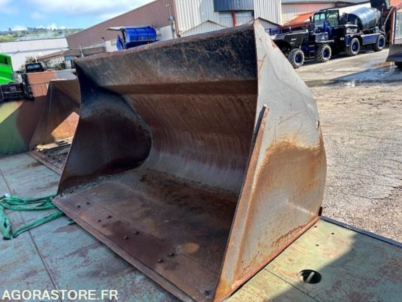 GODET DE CHARGEUR 2800 LITRES EN ATTACHE TYPE VOLVO - Ковш для погрузчика: фото 1 GODET DE CHARGEUR 2800 LITRES EN ATTACHE TYPE VOLVO - Ковш для погрузчика: фото 1