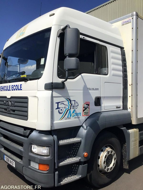 CAMION PORTEUR - Грузовик: фото 1 CAMION PORTEUR - Грузовик: фото 1