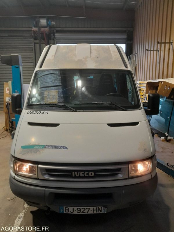 IVECO BUS DAILY N°062045 - Микроавтобус, Пассажирский фургон: фото 1 IVECO BUS DAILY N°062045 - Микроавтобус, Пассажирский фургон: фото 1