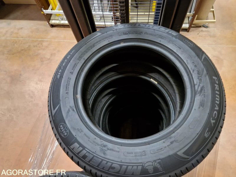 Lot de 12 pneus Michelin 215/65R16 102H - Шина: фото 2 Lot de 12 pneus Michelin 215/65R16 102H - Шина: фото 2