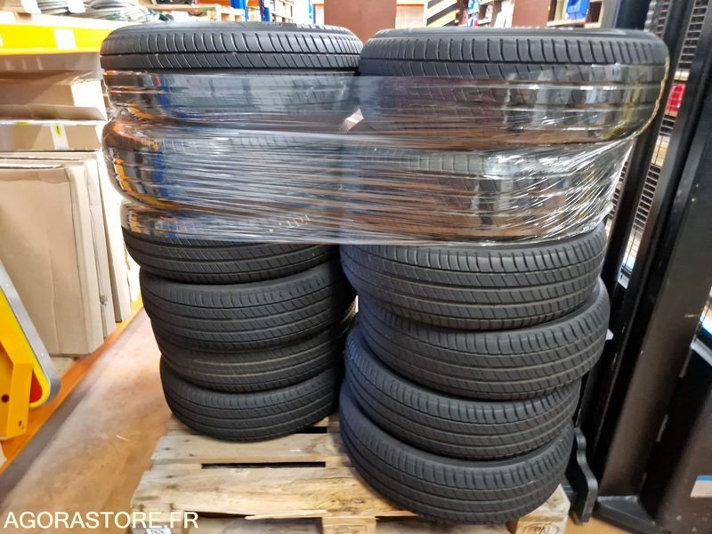 Lot de 12 pneus Michelin 215/65R16 102H - Шина: фото 1 Lot de 12 pneus Michelin 215/65R16 102H - Шина: фото 1