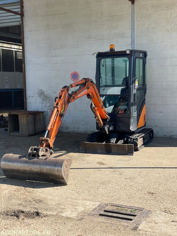 MINI-PELLE SUR CHENILLE CAOUTCHOUC HITACHI ZX17U-2 15CV 1.9T AVEC 3 GODETS - Экскаватор: фото 1 MINI-PELLE SUR CHENILLE CAOUTCHOUC HITACHI ZX17U-2 15CV 1.9T AVEC 3 GODETS - Экскаватор: фото 1