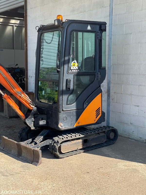 MINI-PELLE SUR CHENILLE CAOUTCHOUC HITACHI ZX17U-2 15CV 1.9T AVEC 3 GODETS - Экскаватор: фото 5 MINI-PELLE SUR CHENILLE CAOUTCHOUC HITACHI ZX17U-2 15CV 1.9T AVEC 3 GODETS - Экскаватор: фото 5