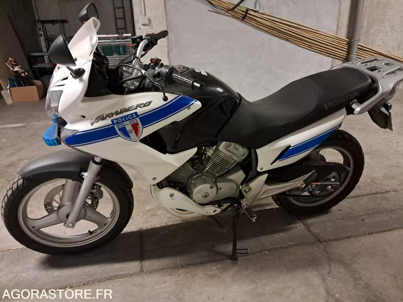 MOTO HONDA VARADERO 125 - Мотоцикл: фото 1 MOTO HONDA VARADERO 125 - Мотоцикл: фото 1