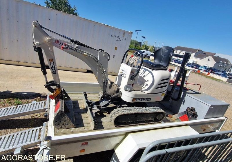 Mini Pelle 1T JCB 8010CTS + Remorque - 2023 / (NEUVE) 19 HEURES (EMF201) - Мини-экскаватор: фото 1 Mini Pelle 1T JCB 8010CTS + Remorque - 2023 / (NEUVE) 19 HEURES (EMF201) - Мини-экскаватор: фото 1