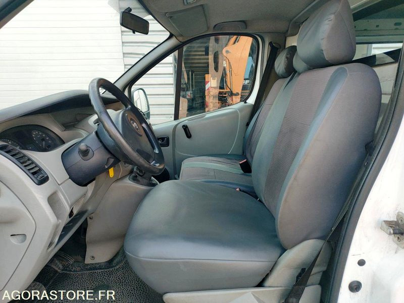 Цельнометаллический фургон OPEL VIVARO: фото 8