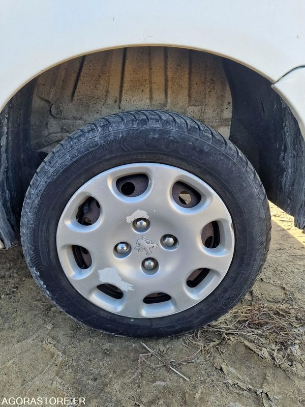 Легковой автомобиль PEUGEOT 206 - LOT N°1: фото 9