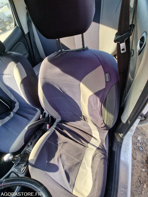 Легковой автомобиль PEUGEOT 206 - LOT N°1: фото 14