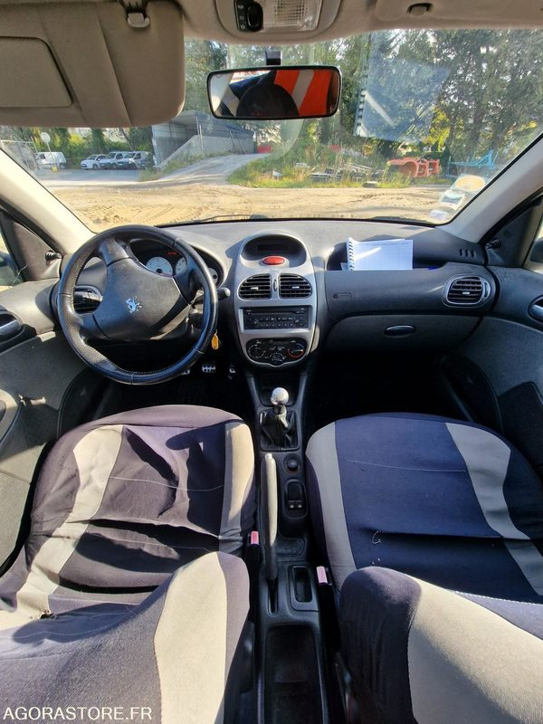 Легковой автомобиль PEUGEOT 206 - LOT N°1: фото 13