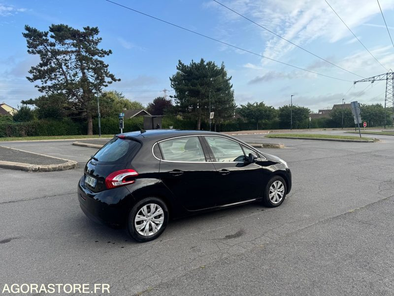 PEUGEOT 208 1.4 HDI ALLURE 197 000 KM - Легковой автомобиль: фото 4 PEUGEOT 208 1.4 HDI ALLURE 197 000 KM - Легковой автомобиль: фото 4