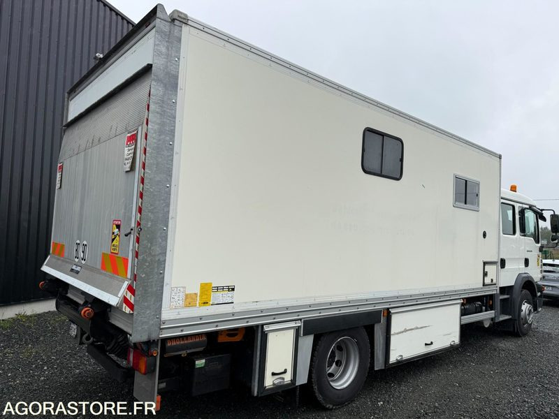 Porteur MAN TGM 15.250 cabine 7 places caisson base vie atelier hayon - 20500KM- - Грузовик с закрытым кузовом: фото 2 Porteur MAN TGM 15.250 cabine 7 places caisson base vie atelier hayon - 20500KM- - Грузовик с закрытым кузовом: фото 2