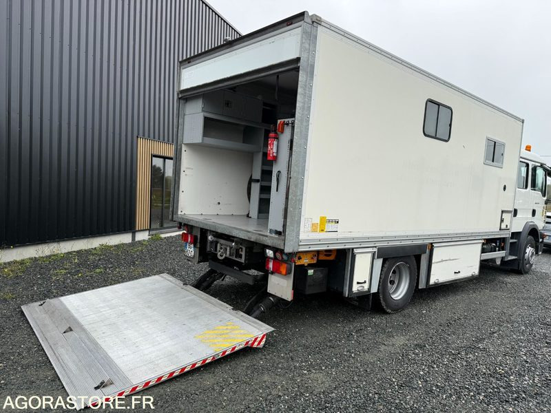 Porteur MAN TGM 15.250 cabine 7 places caisson base vie atelier hayon - 20500KM- - Грузовик с закрытым кузовом: фото 3 Porteur MAN TGM 15.250 cabine 7 places caisson base vie atelier hayon - 20500KM- - Грузовик с закрытым кузовом: фото 3