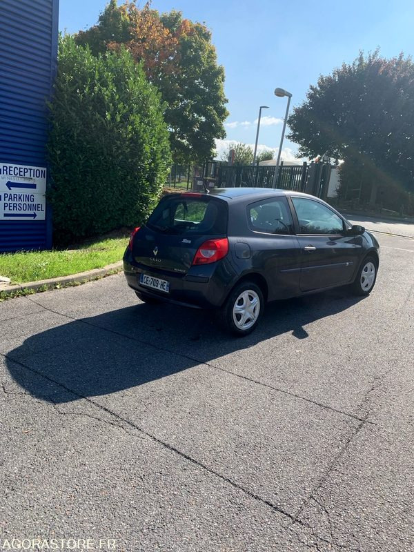 RENAULT CLIO III 16V 2006 238000 KM - Легковой автомобиль: фото 3 RENAULT CLIO III 16V 2006 238000 KM - Легковой автомобиль: фото 3