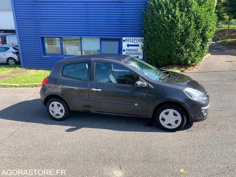 RENAULT CLIO III 16V 2006 238000 KM - Легковой автомобиль: фото 2 RENAULT CLIO III 16V 2006 238000 KM - Легковой автомобиль: фото 2