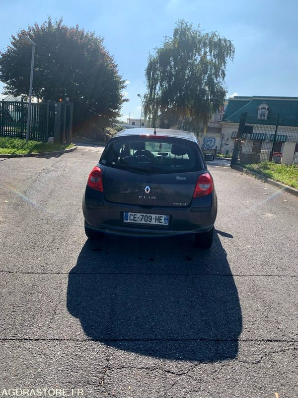 RENAULT CLIO III 16V 2006 238000 KM - Легковой автомобиль: фото 4 RENAULT CLIO III 16V 2006 238000 KM - Легковой автомобиль: фото 4