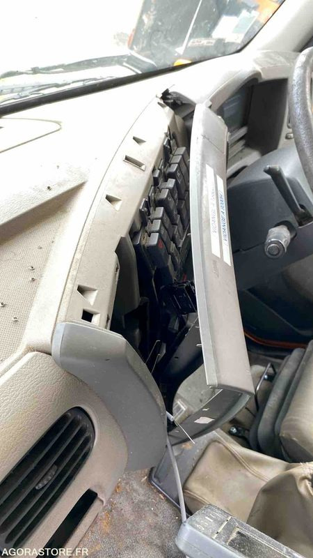 RENAULT DXI 310 - Подметально-уборочная машина: фото 4 RENAULT DXI 310 - Подметально-уборочная машина: фото 4