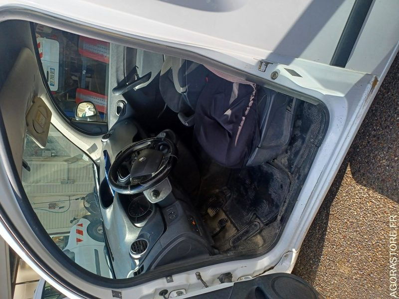 RENAULT KANGOO / REF SCP : 957 - Цельнометаллический фургон: фото 4 RENAULT KANGOO / REF SCP : 957 - Цельнометаллический фургон: фото 4