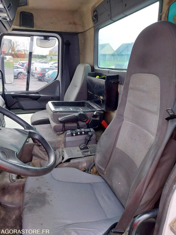 Грузовик-шасси RENAULT KERAX 370-26 / 2004 / 715710 Km avec peinture neuve: фото 6 Грузовик-шасси RENAULT KERAX 370-26 / 2004 / 715710 Km avec peinture neuve: фото 6