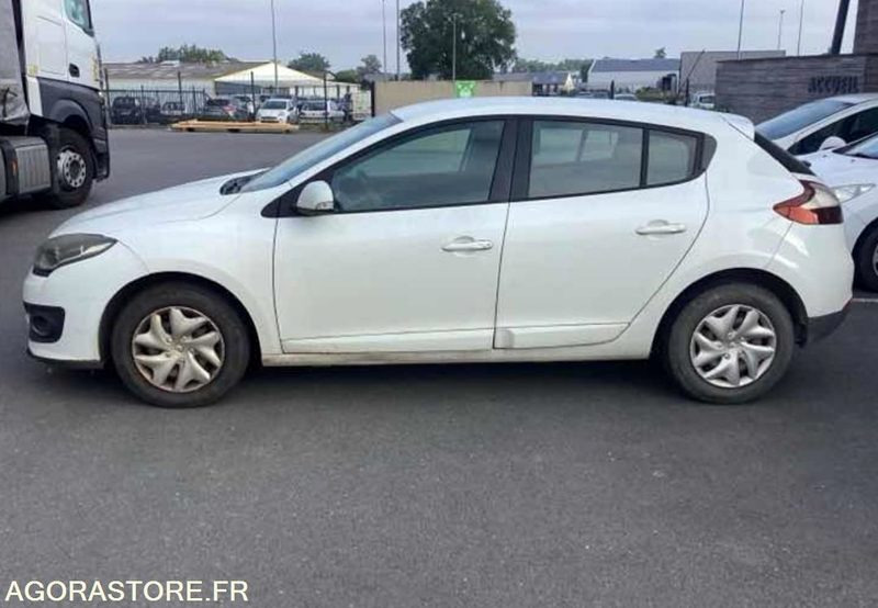RENAULT MEGANE IV - 2014 / 302000 km - Легковой автомобиль: фото 2 RENAULT MEGANE IV - 2014 / 302000 km - Легковой автомобиль: фото 2