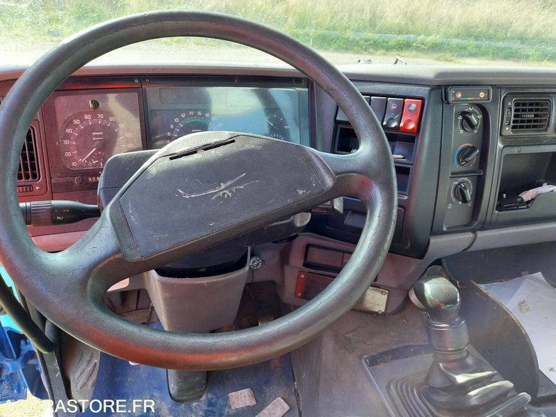 RENAULT PREMIUM 300-19 / 2001 / 816 010 km - Грузовик-шасси: фото 4 RENAULT PREMIUM 300-19 / 2001 / 816 010 km - Грузовик-шасси: фото 4