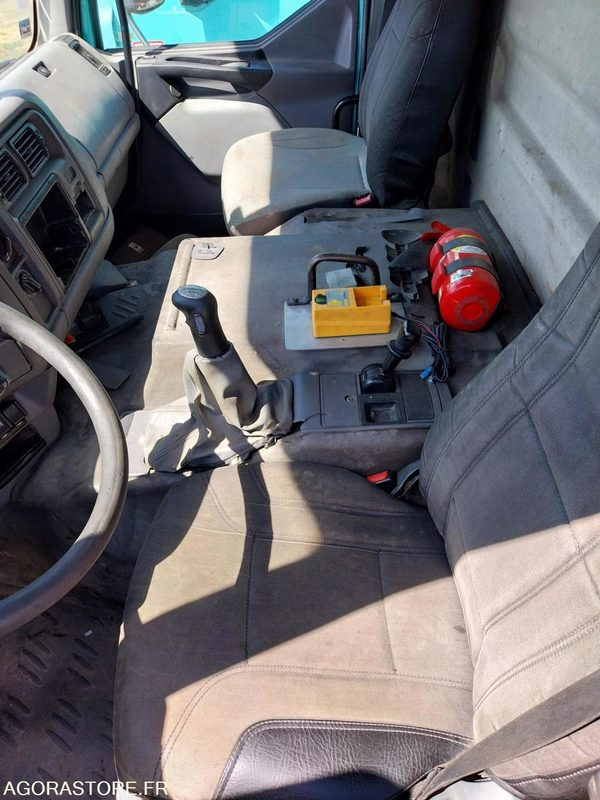 RENAULT PREMIUM 320-19 / 2005 / 445 375 km - Грузовик-шасси: фото 4 RENAULT PREMIUM 320-19 / 2005 / 445 375 km - Грузовик-шасси: фото 4